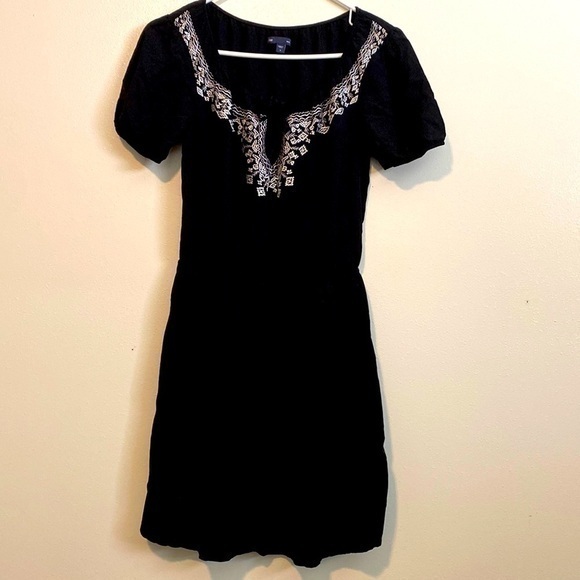 GAP Rayon Black White Embroidery Short Sleeve Elastic Waist small - Picture 1 of 7